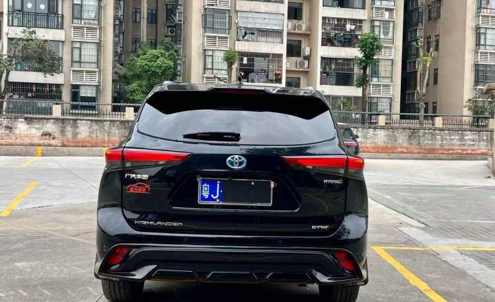 丰田 汉兰达 2022款 双擎 2.5L 四驱尊贵版 7座