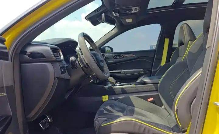 领克 03 2020款 03+ 2.0TD 自动驭风版