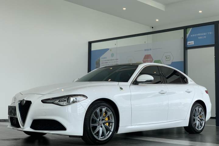 阿尔法·罗密欧 Giulia朱丽叶 2.0T 280HP 豪华版