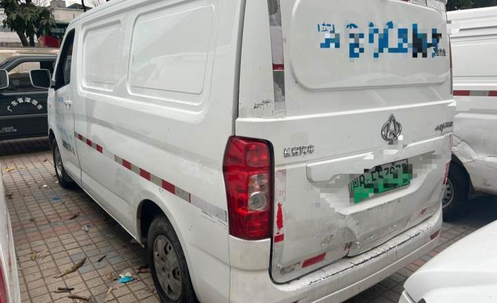 长安凯程 长安睿行EM60 2022款 纯电动厢式运输车4525车长平顶背掀门2座60kW 41.86kWh