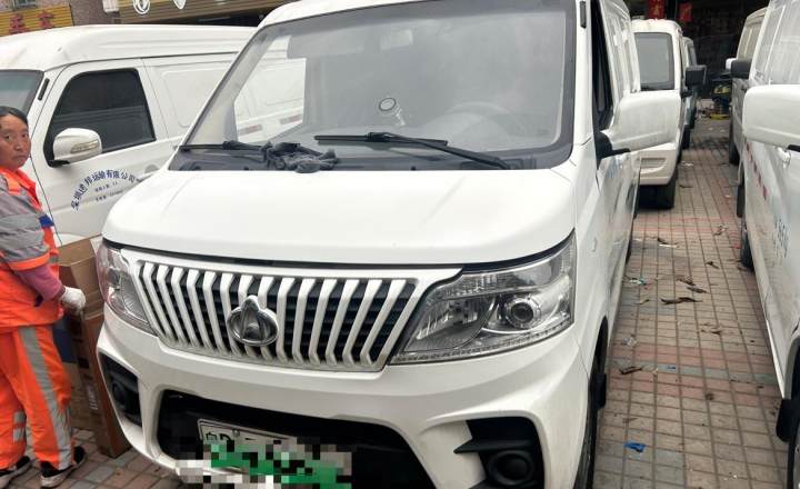 长安凯程 长安睿行EM60 2022款 纯电动厢式运输车4525车长平顶背掀门2座60kW 41.86kWh