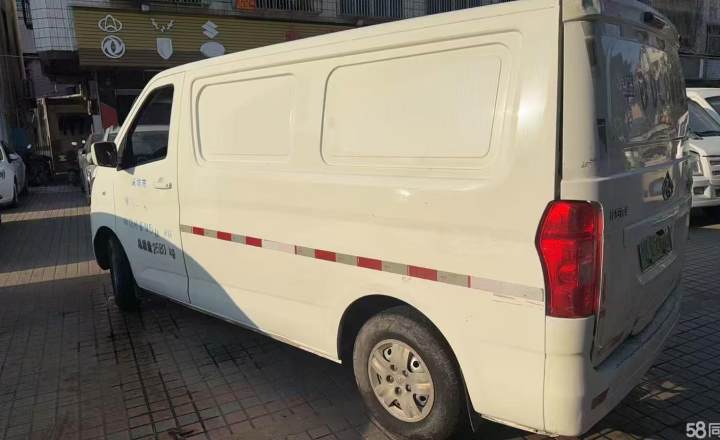 长安凯程 长安睿行EM60 2022款 纯电动厢式运输车4525车长平顶背掀门2座60kW 41.86kWh