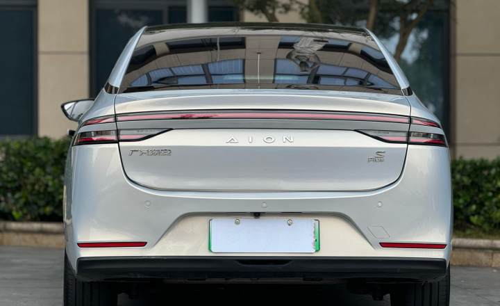 埃安 AION S Plus 2022款 70 行政版