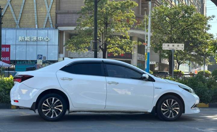 丰田 卡罗拉 2018款 双擎 1.8L ECVT智尚版