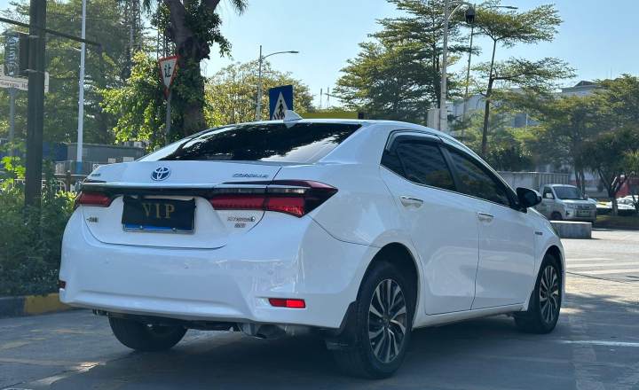 丰田 卡罗拉 2018款 双擎 1.8L ECVT智尚版