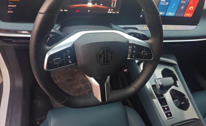 名爵 MG7 2025款 1.5T 300 DCT优雅版