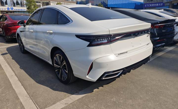 奇瑞 艾瑞泽8 2024款 1.6T DCT睿