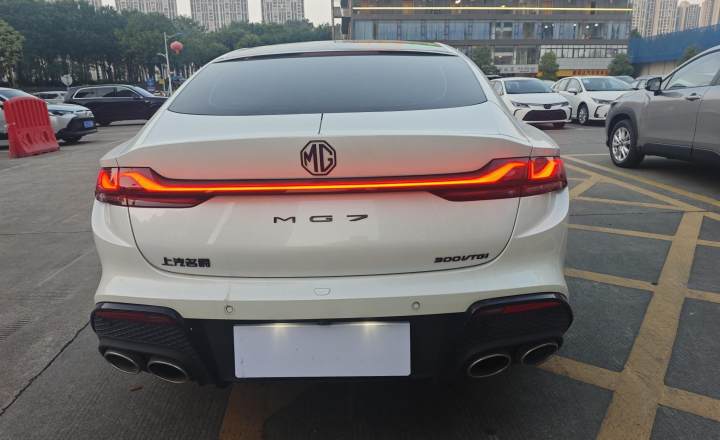名爵 MG7 2025款 1.5T 300 DCT优雅版