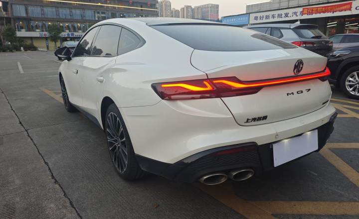 名爵 MG7 2025款 1.5T 300 DCT优雅版