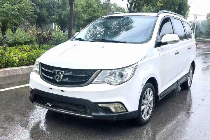 宝骏 730 1.5L 手动舒适ESP版 7座