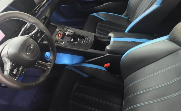 广汽传祺 影豹 2022款 270T DCT J16银河战机版