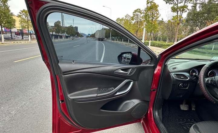 别克 威朗 2016款 两厢 15S 自动领先型