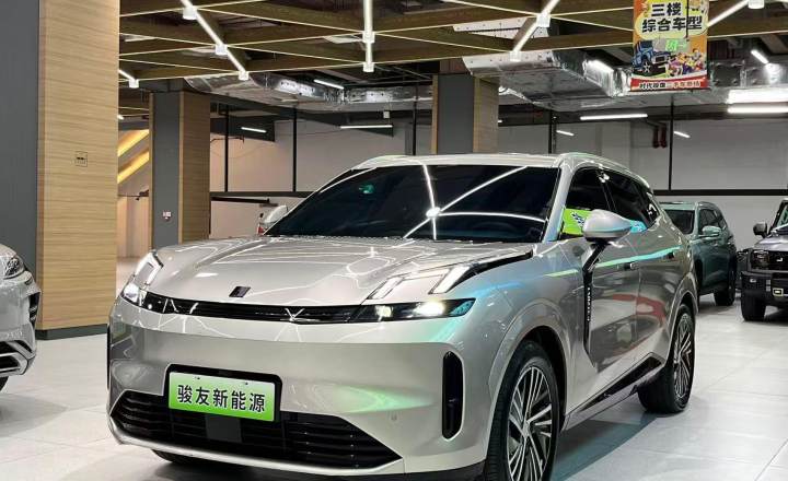 领克 08 EMP 2025款 120km 长续航Pro