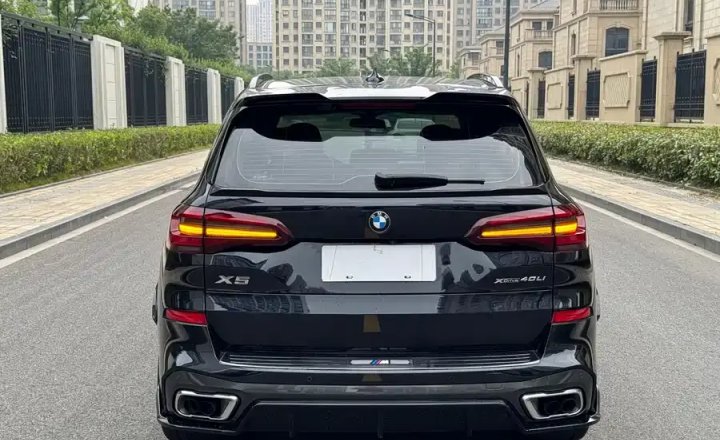 宝马 X5 2022款 xDrive 30Li 尊享型M运动套装