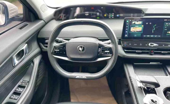 长安 UNIK 智电iDD 2023款 智电iDD 1.5T 135km智趣型