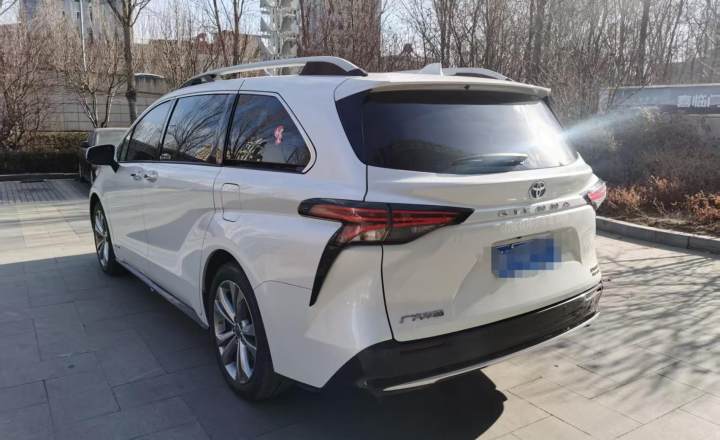 丰田 赛那SIENNA 2023款 2.5L混动 舒适版