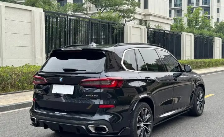 宝马 X5 2022款 xDrive 30Li 尊享型M运动套装