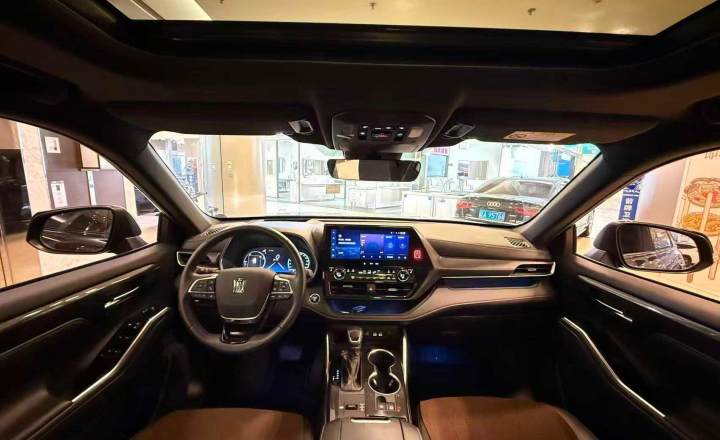丰田 皇冠陆放 2024款 2.5L HEV四驱尊贵版