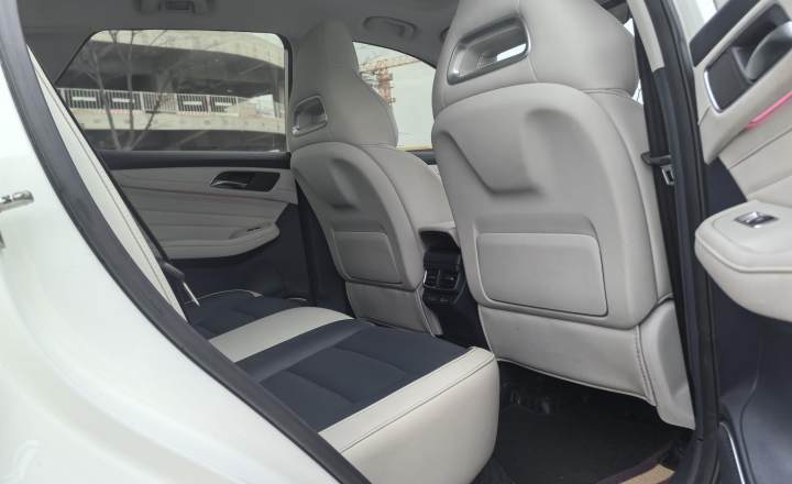 名爵 MG领航 2021款 300TGI 自动两驱燃动豪华版