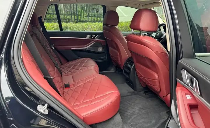 宝马 X5 2022款 xDrive 30Li 尊享型M运动套装
