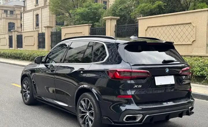 宝马 X5 2022款 xDrive 30Li 尊享型M运动套装