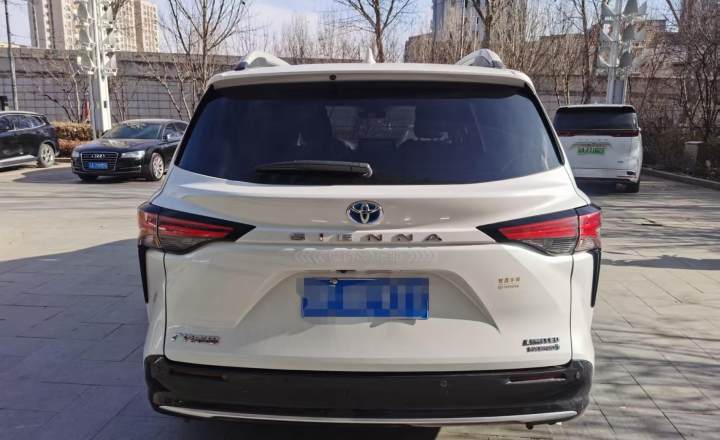 丰田 赛那SIENNA 2023款 2.5L混动 舒适版