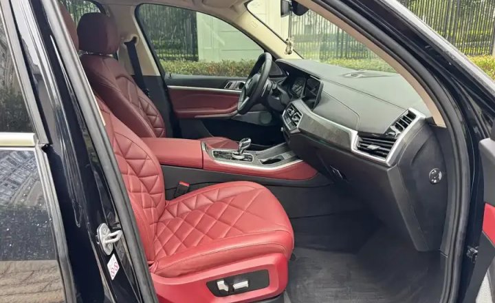 宝马 X5 2022款 xDrive 30Li 尊享型M运动套装