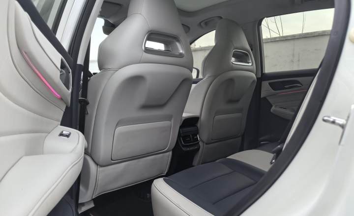 名爵 MG领航 2021款 300TGI 自动两驱燃动豪华版