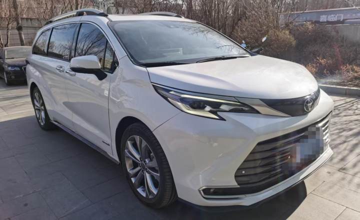 丰田 赛那SIENNA 2023款 2.5L混动 舒适版