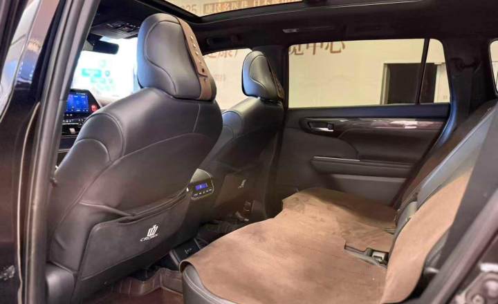 丰田 皇冠陆放 2024款 2.5L HEV四驱尊贵版