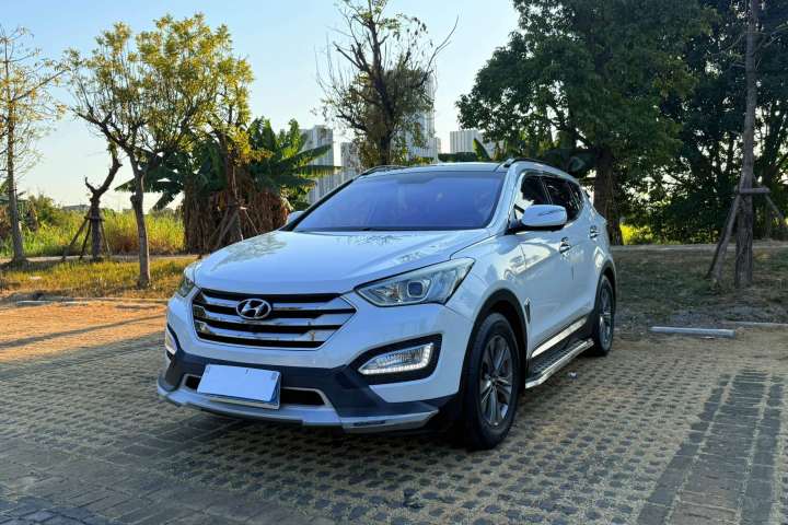 现代 胜达 2.4L 自动两驱智能型 5座