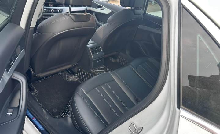 奥迪 A4L 2023款 40 TFSI 时尚动感型