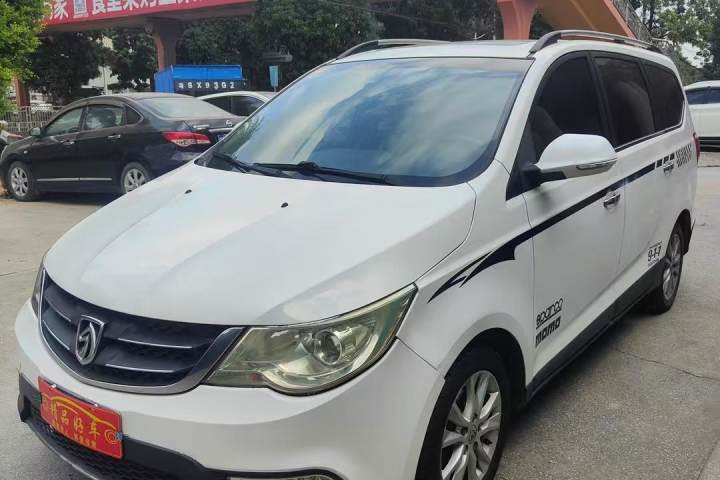 宝骏 730 2014款 1.5L 手动豪华导航ESP版 7座