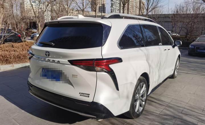 丰田 赛那SIENNA 2023款 2.5L混动 舒适版