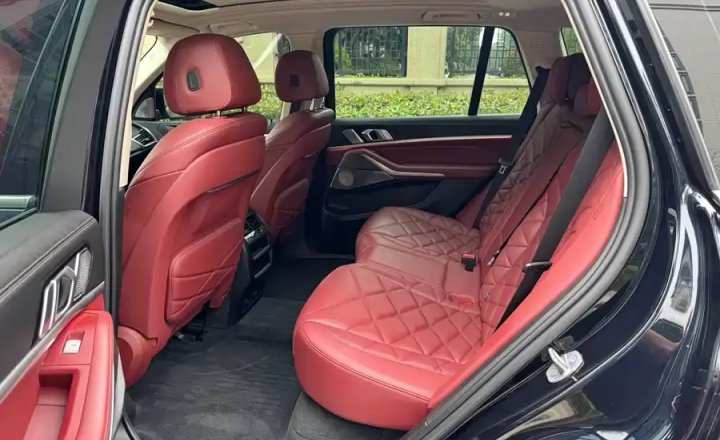 宝马 X5 2022款 xDrive 30Li 尊享型M运动套装