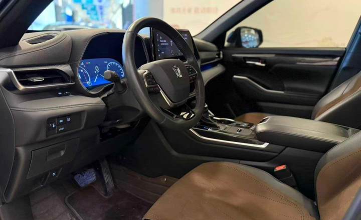 丰田 皇冠陆放 2024款 2.5L HEV四驱尊贵版