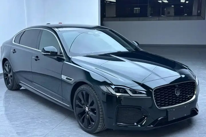 捷豹 XFL 2021款 XFL 2.0T P300 四驱旗舰运动版