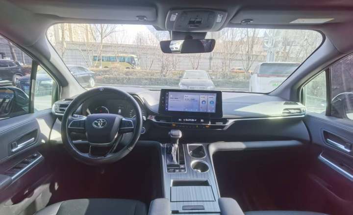 丰田 赛那SIENNA 2023款 2.5L混动 舒适版