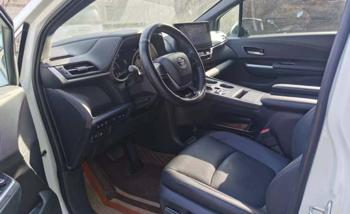 丰田 赛那SIENNA 2023款 2.5L混动 舒适版