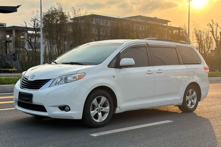 丰田 SIENNA 3.5L 四驱自动型
