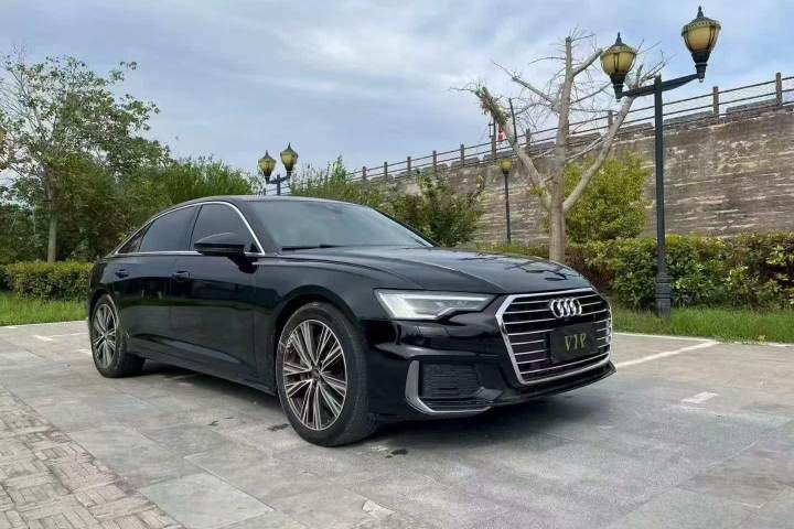 奥迪 A6L 55 TFSI quattro 尊享致雅型