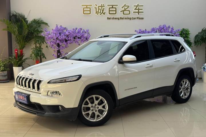 Jeep 自由光 2.4L 领先智能版