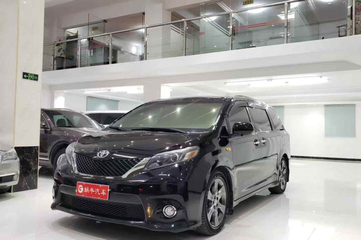 丰田 SIENNA 3.5L 两驱SE