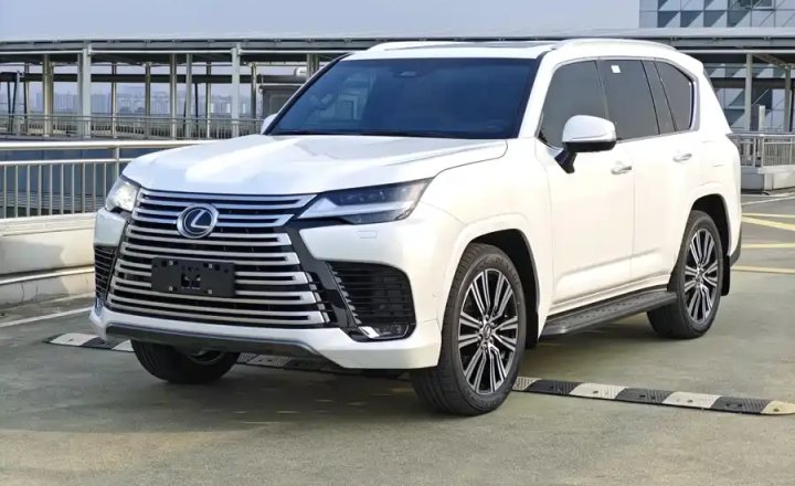 雷克萨斯 LX 2025款 700h 领界版