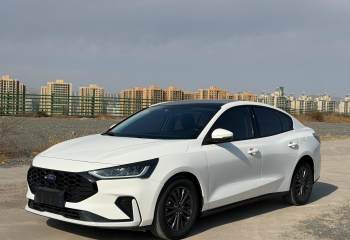 福特 福克斯 2022款 三厢 EcoBoost 180 自动竞速版