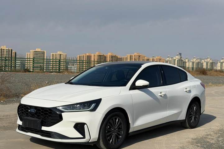 福特 福克斯 三厢 EcoBoost 180 自动竞速版