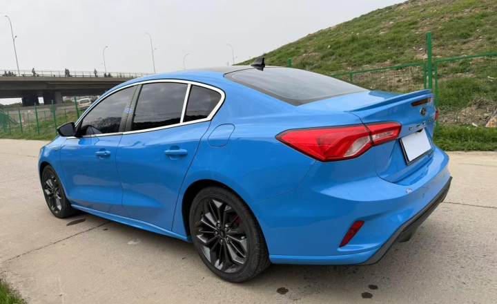 福特 福克斯 2021款 三厢 EcoBoost 180 自动ST Line