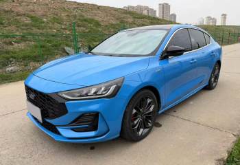 福特 福克斯 2021款 三厢 EcoBoost 180 自动ST Line
