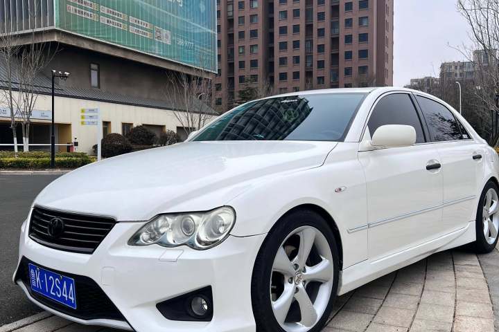 丰田 锐志 2.5V 天窗导航版
