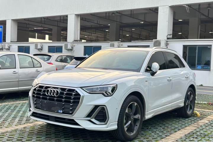奥迪 Q3 35 TFSI 时尚动感型